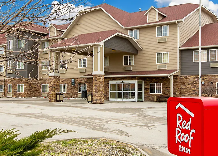Red Roof Inn & Suites Omaha -